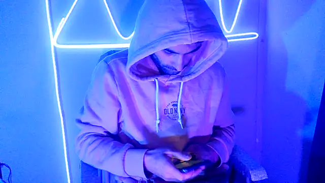 highinhtxx online show from November 15, 8:29 am