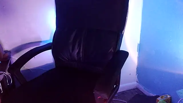 highinhtxx online show from March 29, 5:53 am