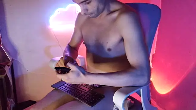 highinhtxx online show from April 7, 6:37 am