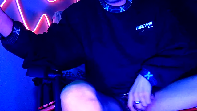 highinhtxx online show from December 19, 8:17 am