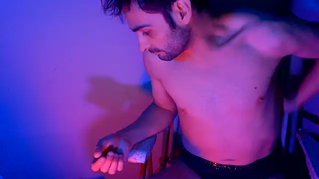 highinhtxx online show from October 31, 4:42 am