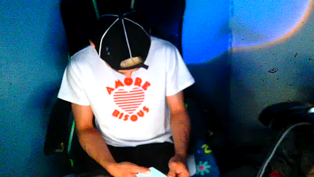 highinhtxx online show from February 28, 1:05 am