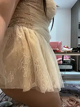 lee ly online show from April 10, 4:47 pm