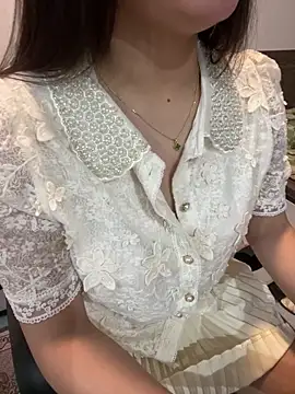 lee ly online show from April 14, 11:37 am