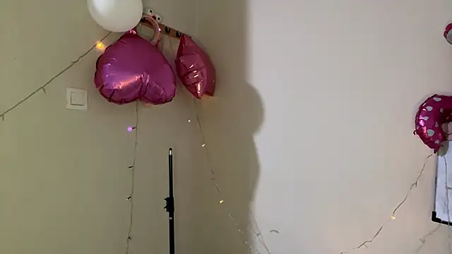 CarollFalick online show from November 4, 1:37 pm