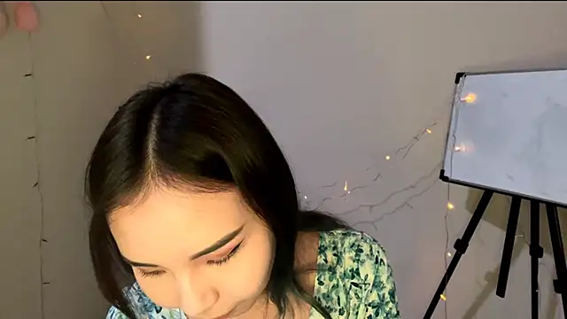 CarollFalick online show from December 4, 12:37 pm