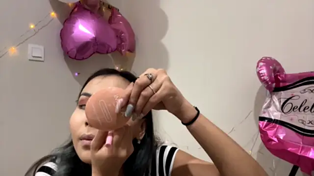 CarollFalick online show from October 25, 12:17 pm