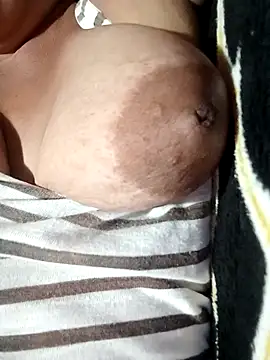 Snapshot of Hotmommax chatting on November 27, 6:30 pm Hotmommax online show from November 27, 6:30 pm