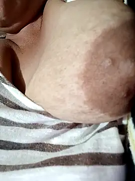 Snapshot of Hotmommax chatting on November 20, 7:14 pm Hotmommax online show from November 20, 7:14 pm