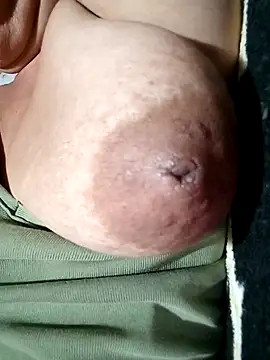 Snapshot of Hotmommax chatting on November 2, 6:24 pm Hotmommax online show from November 2, 6:24 pm