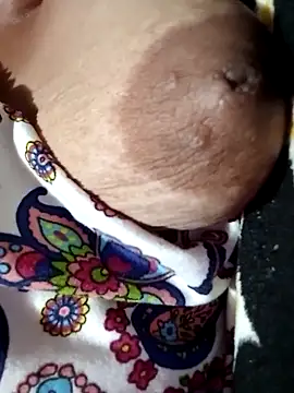 Snapshot of Hotmommax chatting on December 5, 7:23 pm Hotmommax online show from December 5, 7:23 pm