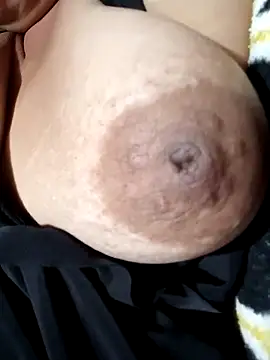 Hotmommax online show from February 13, 8:20 pm