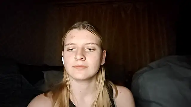 LynteriLain online show from October 17, 9:38 pm