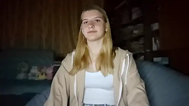 LynteriLain online show from September 28, 8:38 pm
