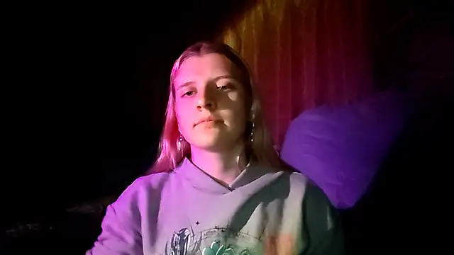 LynteriLain online show from October 7, 8:32 pm