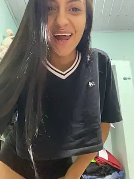 Snapshot of miluwatson chatting on November 13, 3:43 am miluwatson online show from November 13, 3:43 am