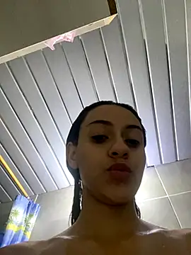 Snapshot of miluwatson chatting on October 19, 6:43 pm miluwatson online show from October 19, 6:43 pm