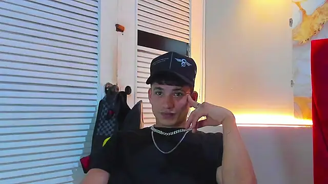 Snapshot of daniscot chatting on October 29, 4:00 am daniscot online show from October 29, 4:00 am