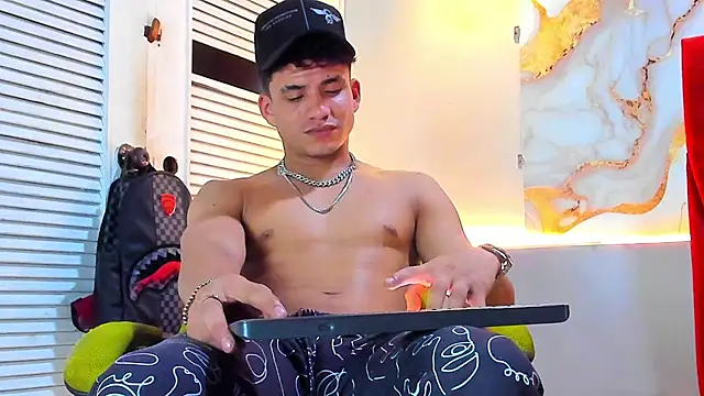 Snapshot of daniscot chatting on December 1, 3:51 am daniscot online show from December 1, 3:51 am