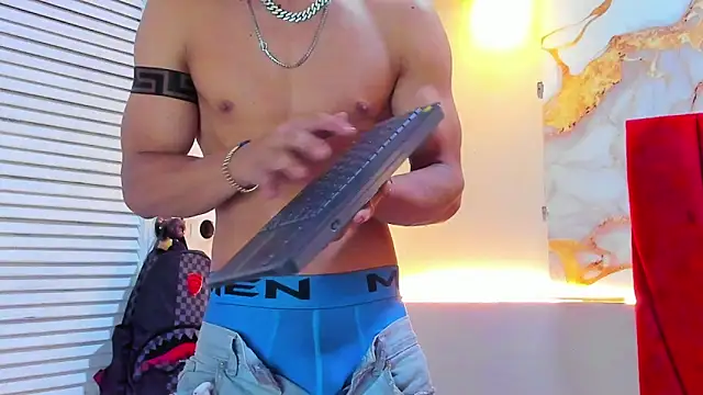 Snapshot of daniscot chatting on October 25, 4:11 am daniscot online show from October 25, 4:11 am