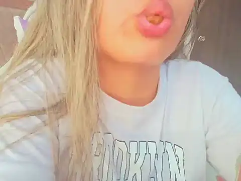 Snapshot of lila_cute1 chatting on October 4, 12:28 pm lila cute1 online show from October 4, 12:28 pm