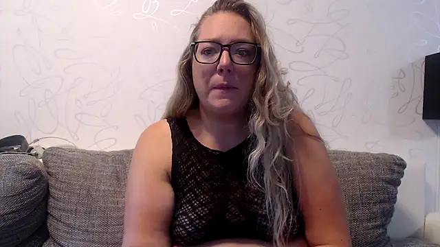 Snapshot of KittyClit chatting on October 2, 6:06 am KittyClit online show from October 2, 6:06 am