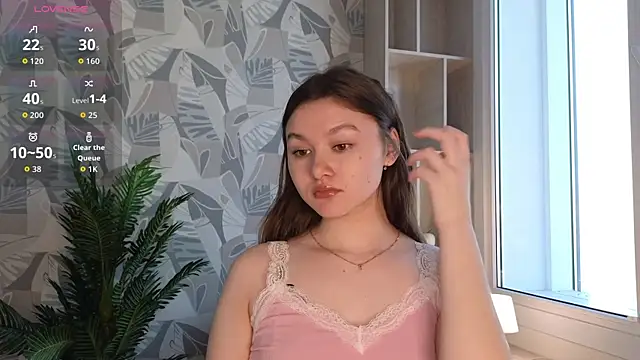 Snapshot of LewisThrone chatting on November 20, 3:18 am LewisThrone online show from November 20, 3:18 am