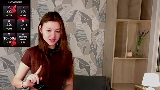 Snapshot of LewisThrone chatting on November 2, 1:10 am LewisThrone online show from November 2, 1:10 am