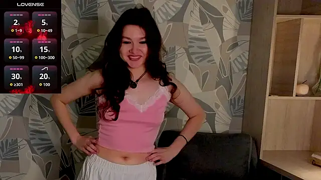 Snapshot of LewisThrone chatting on November 3, 1:22 am LewisThrone online show from November 3, 1:22 am