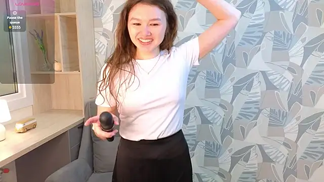 Snapshot of LewisThrone chatting on October 22, 3:11 pm LewisThrone online show from October 22, 3:11 pm