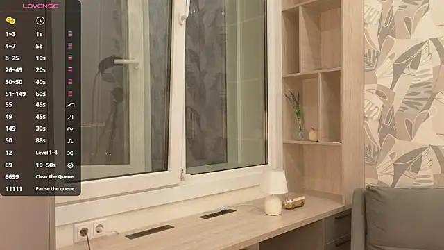 Snapshot of LewisThrone chatting on November 9, 1:20 am LewisThrone online show from November 9, 1:20 am