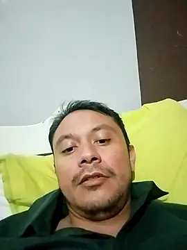 Snapshot of Ricuss9 chatting on October 5, 3:30 am Ricuss9 online show from October 5, 3:30 am