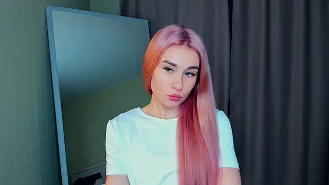 MinaRuzzo online show from December 5, 5:50 am