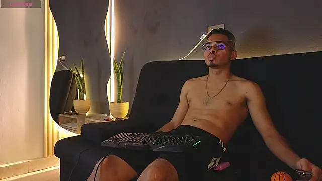 Jaybrown  1 online show from November 8, 3:21 am