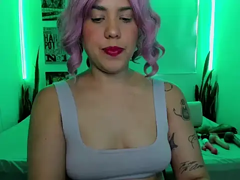 Tinawildd online show from March 26, 6:28 pm