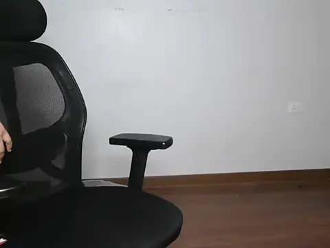 mooonlightbaby online show from March 13, 3:39 pm