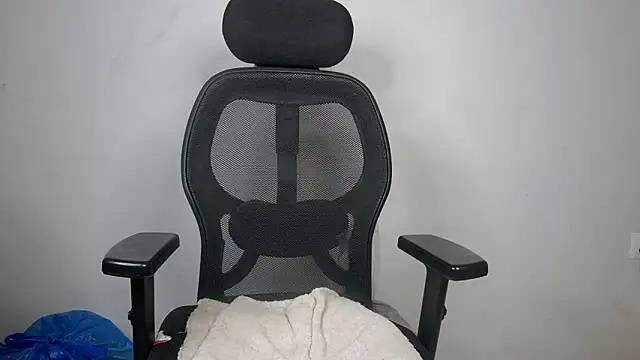 mooonlightbaby online show from April 4, 7:09 pm