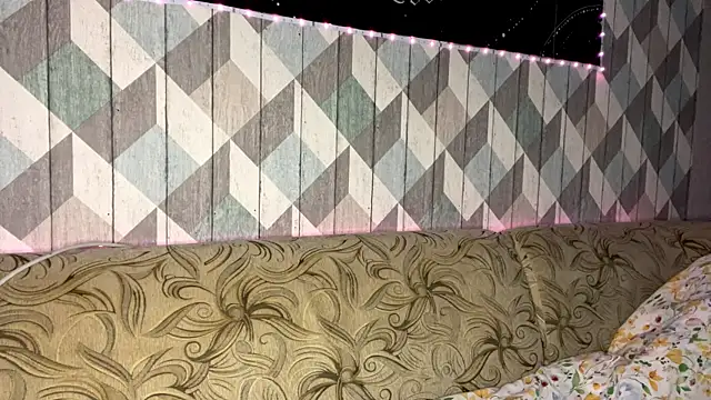 RebelKitsune online show from November 11, 6:52 am