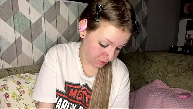 RebelKitsune online show from December 1, 7:04 pm