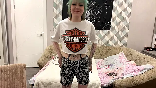 RebelKitsune online show from January 14, 7:28 pm