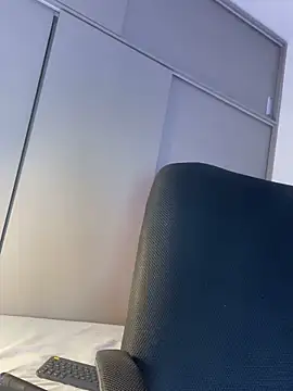 Snapshot of EmilyZuits chatting on October 28, 9:58 pm EmilyZuits online show from October 28, 9:58 pm