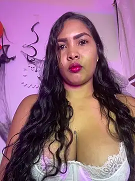 Snapshot of EmilyZuits chatting on November 2, 8:25 pm EmilyZuits online show from November 2, 8:25 pm