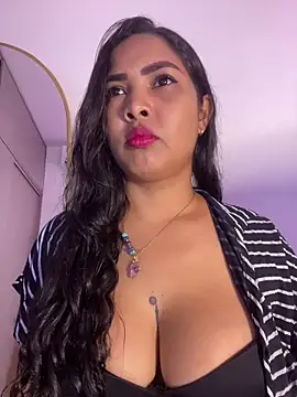 Snapshot of EmilyZuits chatting on November 19, 9:26 pm EmilyZuits online show from November 19, 9:26 pm