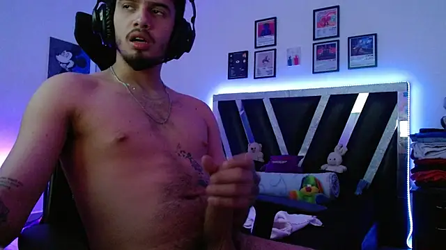 Snapshot of Sebasxxl12 chatting on December 15, 10:32 am Sebasxxl12 online show from December 15, 10:32 am