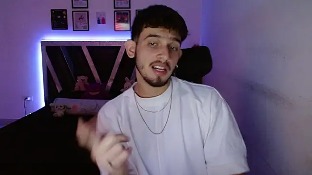 Snapshot of Sebasxxl12 chatting on December 13, 10:49 pm Sebasxxl12 online show from December 13, 10:49 pm