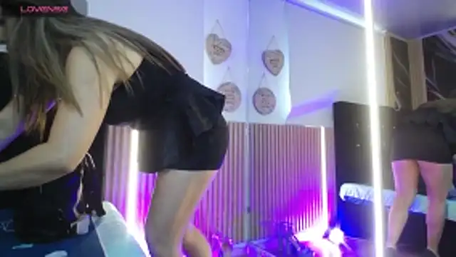 chloe  Jones  online show from May 7, 1:25 pm