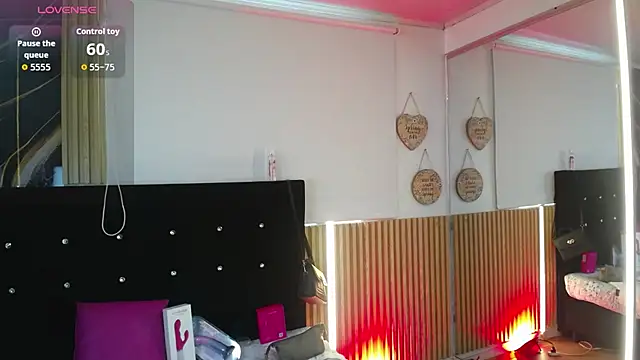 chloe  Jones  online show from April 10, 1:07 pm