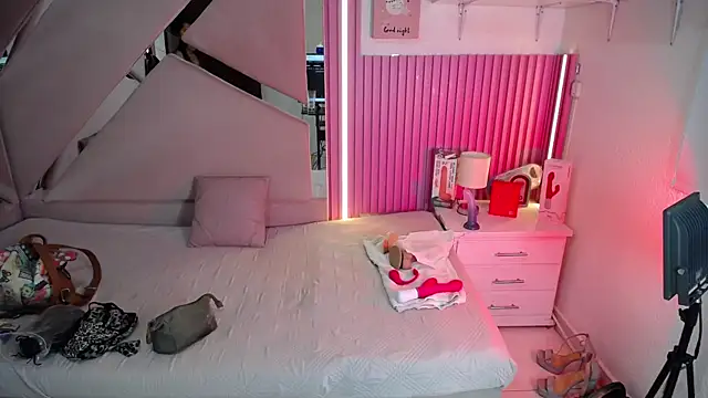 Snapshot of chloe__Jones_ chatting on July 13, 1:54 pm chloe Jones online show from July 13, 1:54 pm