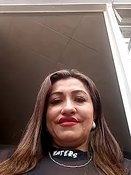 chloe  Jones  online show from October 21, 7:02 pm