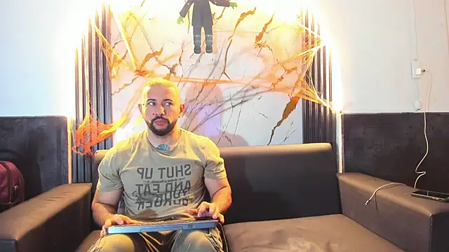 Snapshot of isaac_franko chatting on October 26, 9:26 pm isaac franko online show from October 26, 9:26 pm